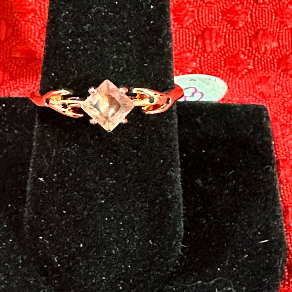 Costume Jewelry Ring. Size 9.
